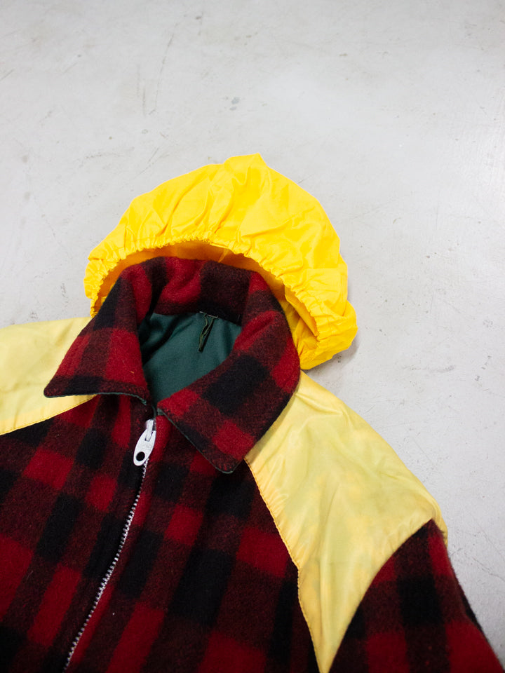 1970's Reversible Green Cotton and Red Buffalo Wool Flannel Jacket with Lightning Zipper Made in Canada (Size Small - Medium )
