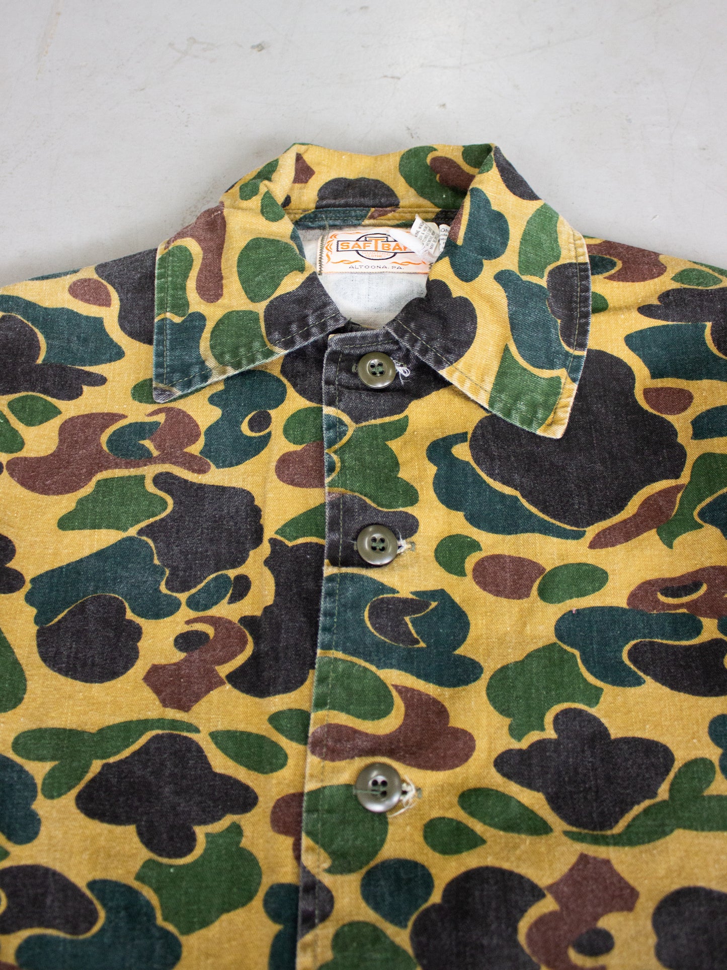 1970's Saftbak Camo Hunting Button Up Shirt Made in USA (Medium-Large)