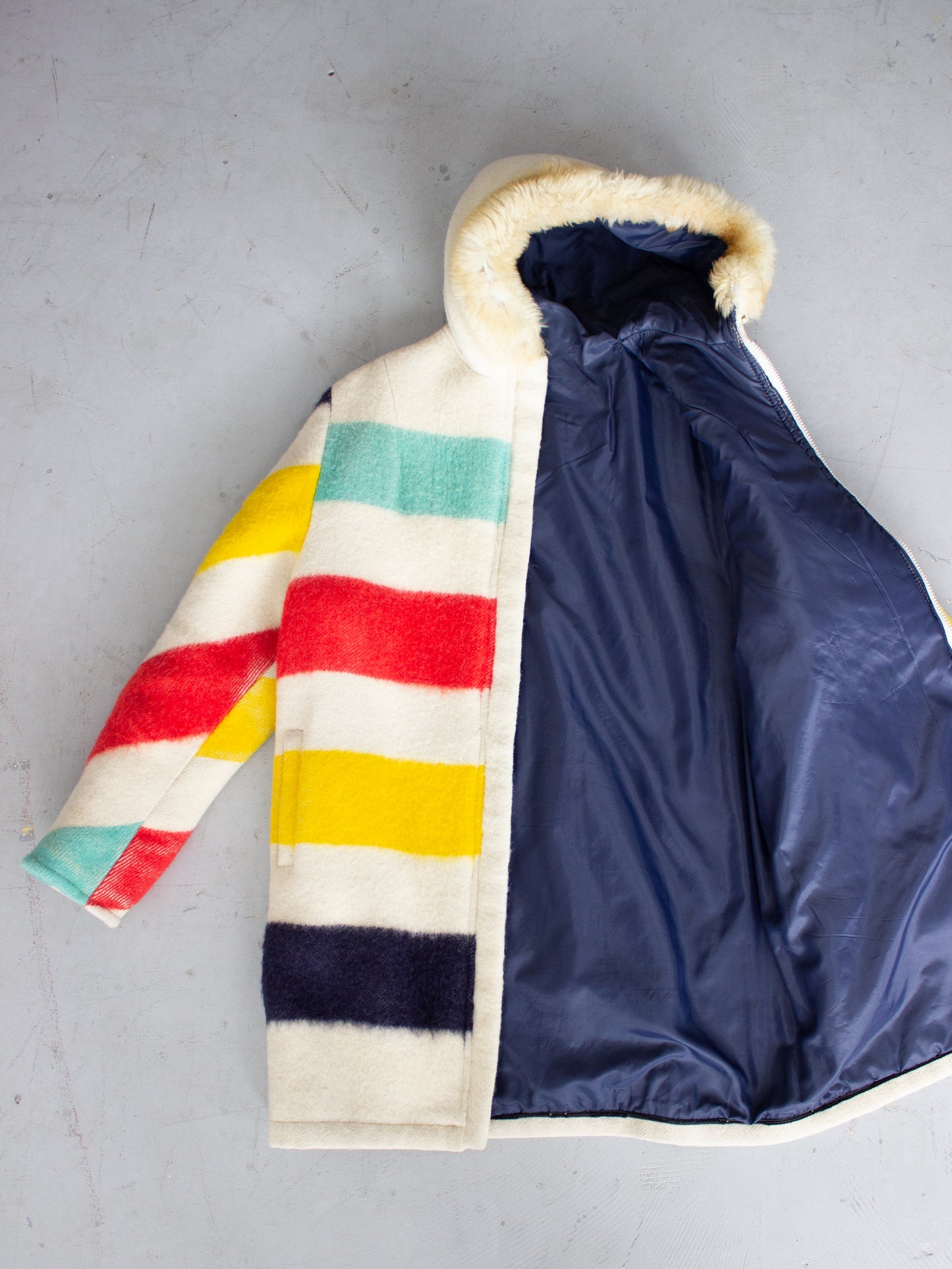 1970's The Hudson's Bay Company Wool Blanket Reversible Coat Made in Canada (Medium-Large)