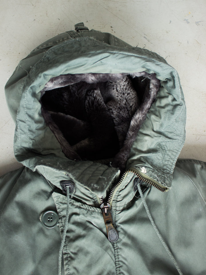 1980's N-3B Extreme Cold Weather USA Military Parka Jacket with Synthetic Fur Hood and Scovil Zippers(Size Medium)