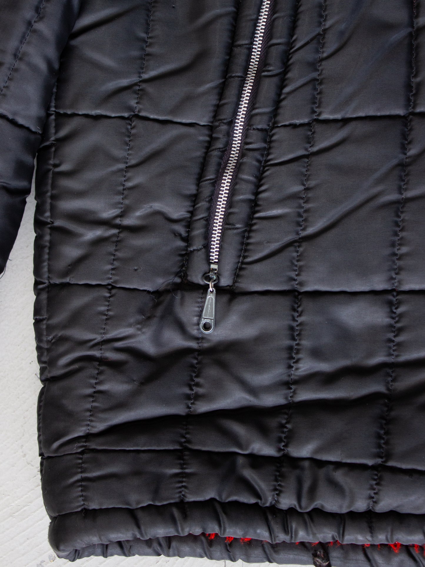Vintage Black Quilted Zip Up Jacket with Red Fleece Lining Made in Canada (Medium-Large)