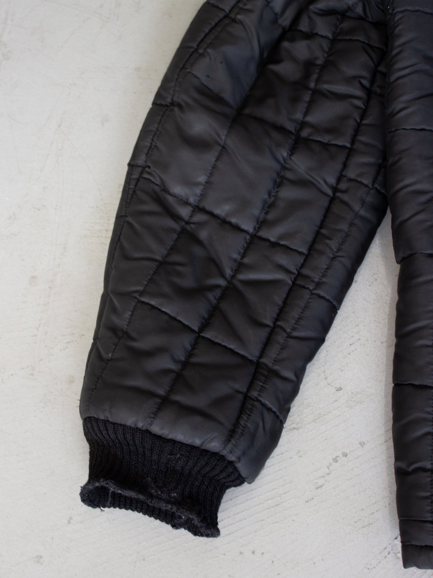 Vintage Black Quilted Zip Up Jacket with Red Fleece Lining Made in Canada (Medium-Large)