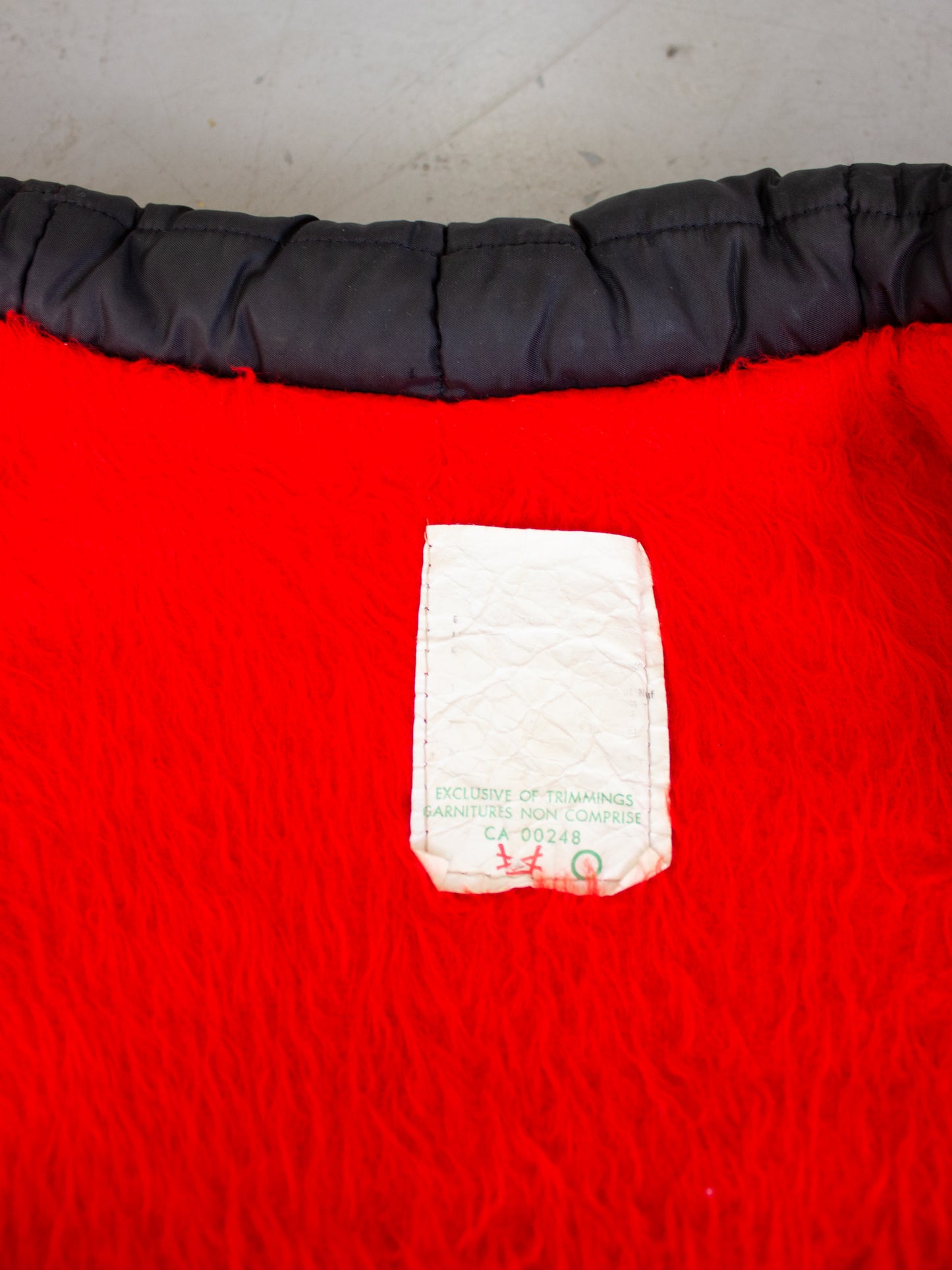 Vintage Black Quilted Zip Up Jacket with Red Fleece Lining Made in Canada (Medium-Large)