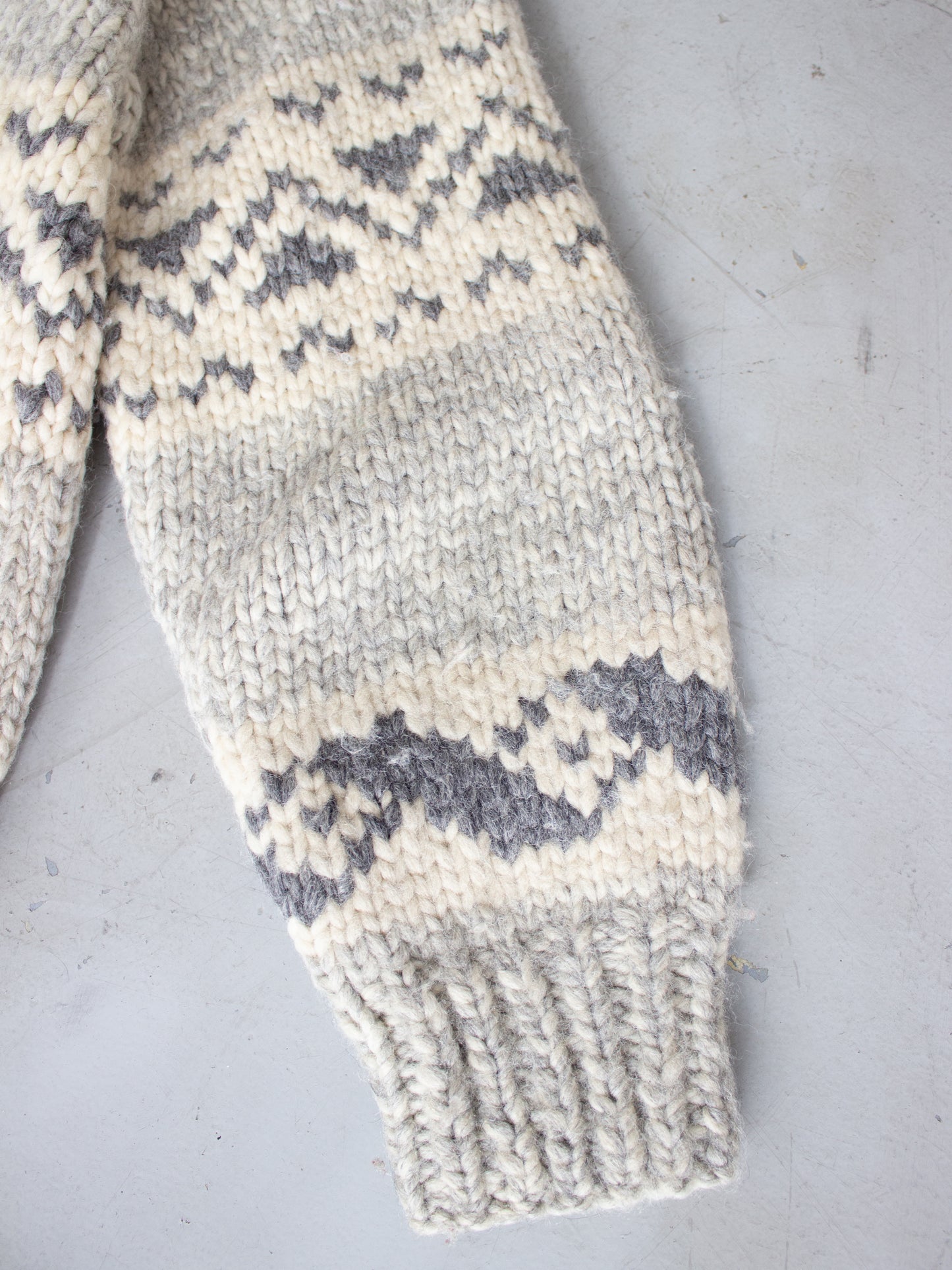 Vintage Cowichan Style Thick Wool Knit Sweater in Gray and Beige with Acme Zipper Medium-Large on