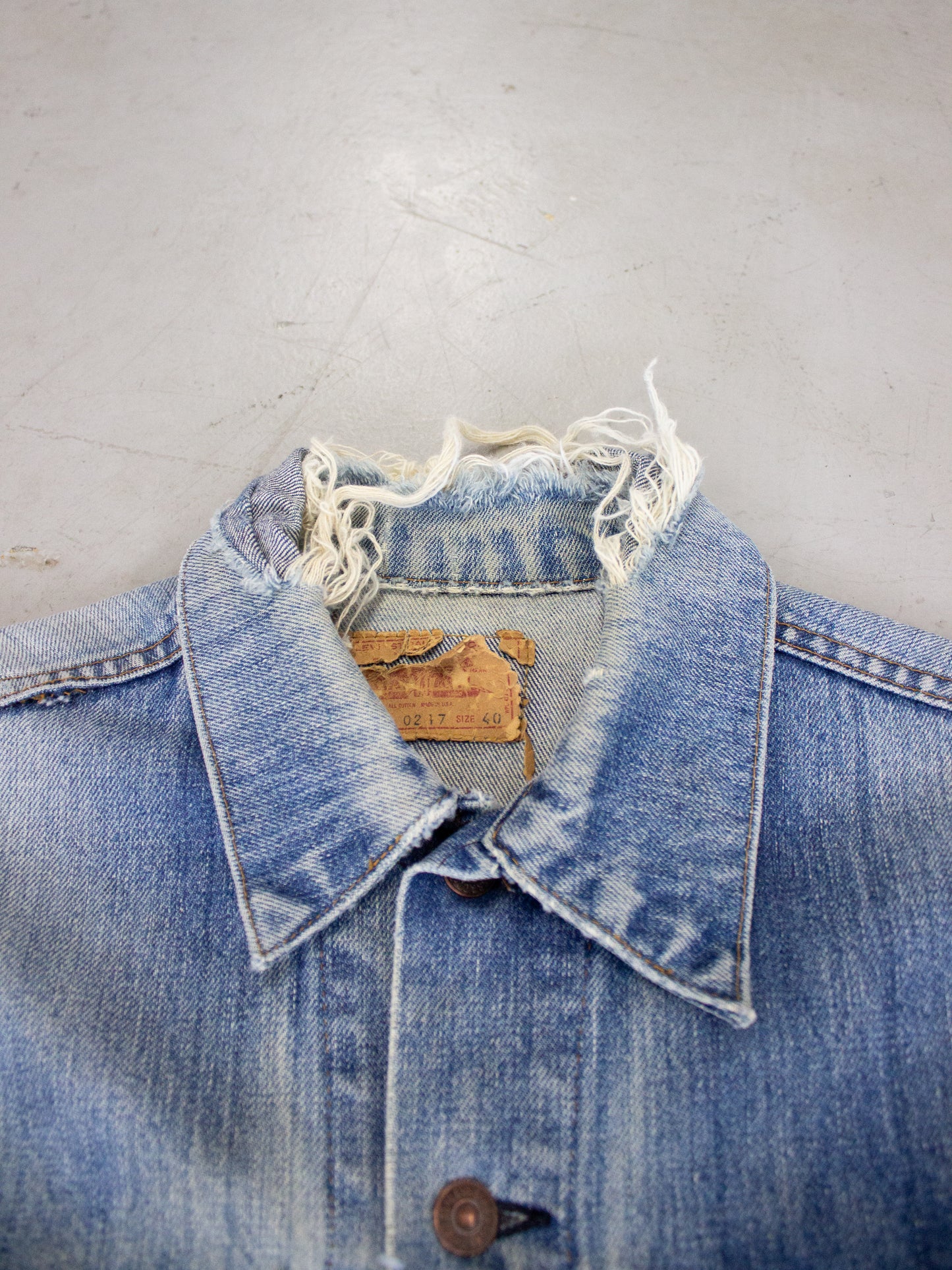 1970's Levi's Trucker Jean Jacket Made in USA Type III Medium Light Wash 70505 0217 (Medium)