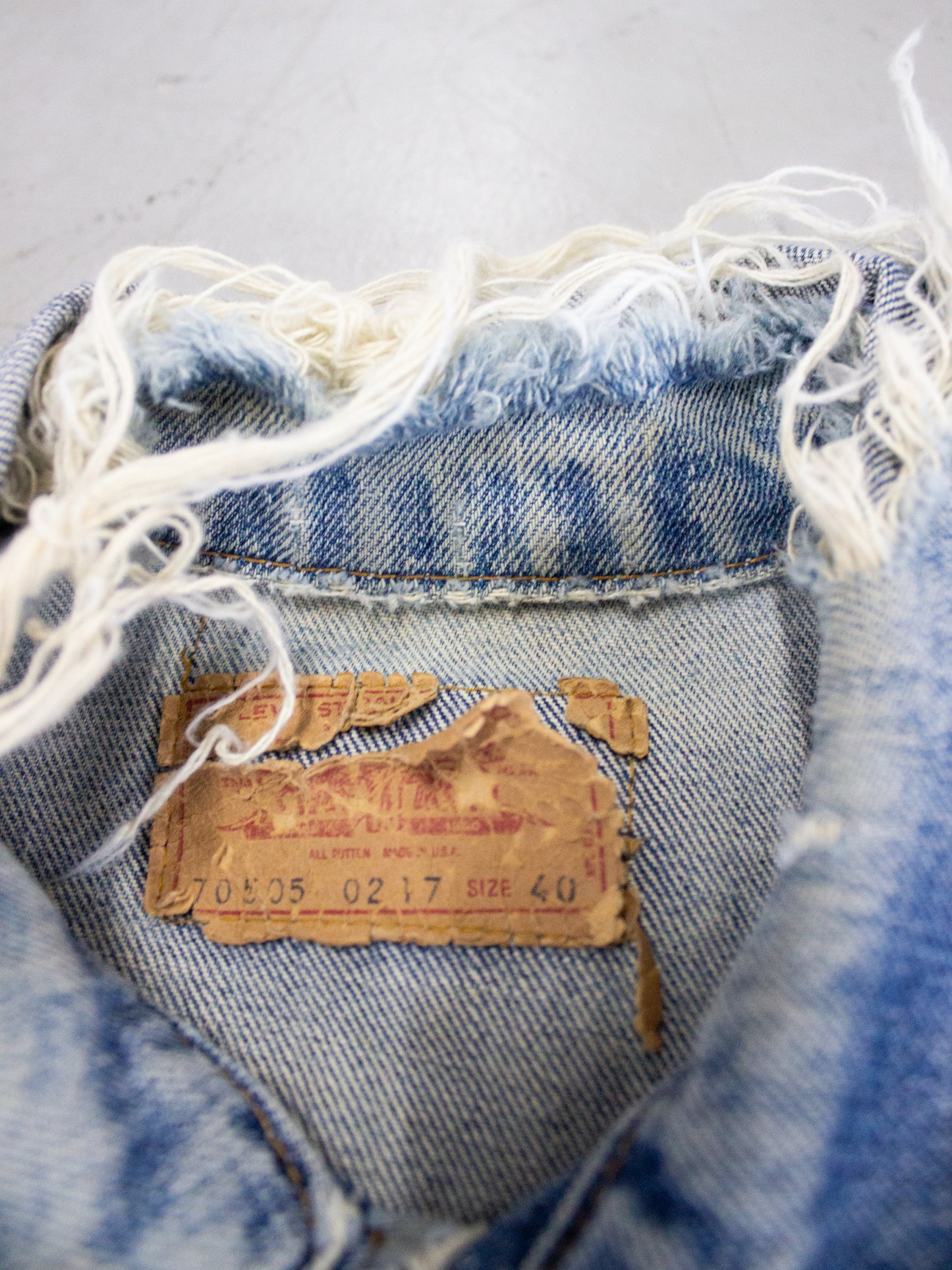 1970's Levi's Trucker Jean Jacket Made in USA Type III Medium Light Wash 70505 0217 (Medium)