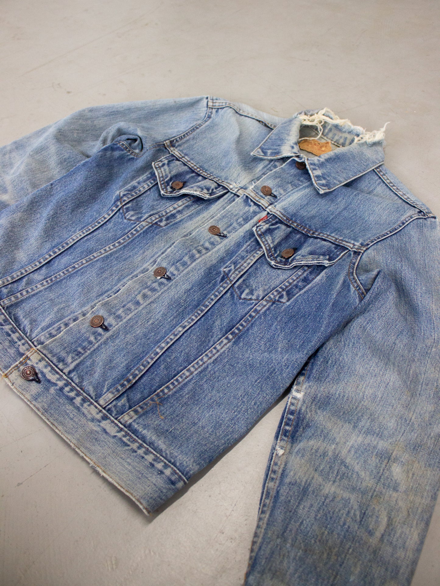 1970's Levi's Trucker Jean Jacket Made in USA Type III Medium Light Wash 70505 0217 (Medium)