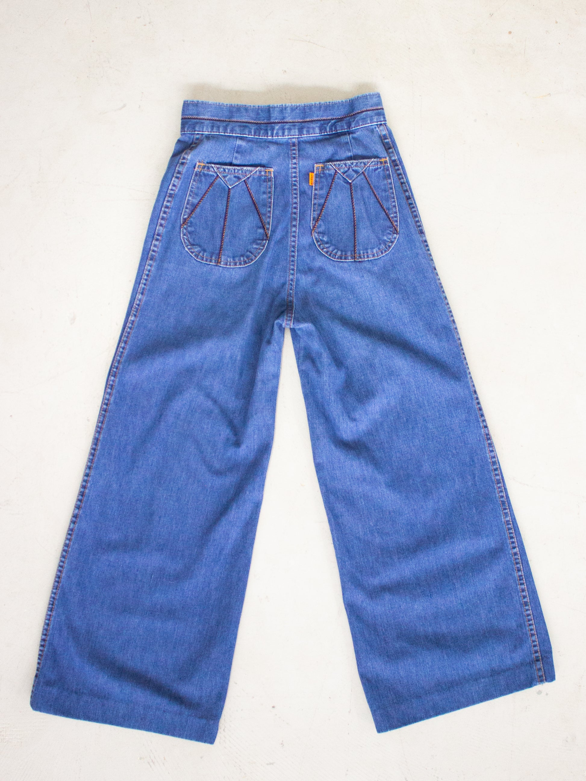 Vintage 1970's Levis' Orange Tab Flared Jeans with Back Pocket Embroidery  (Size 24-25) – lacaravanevintage