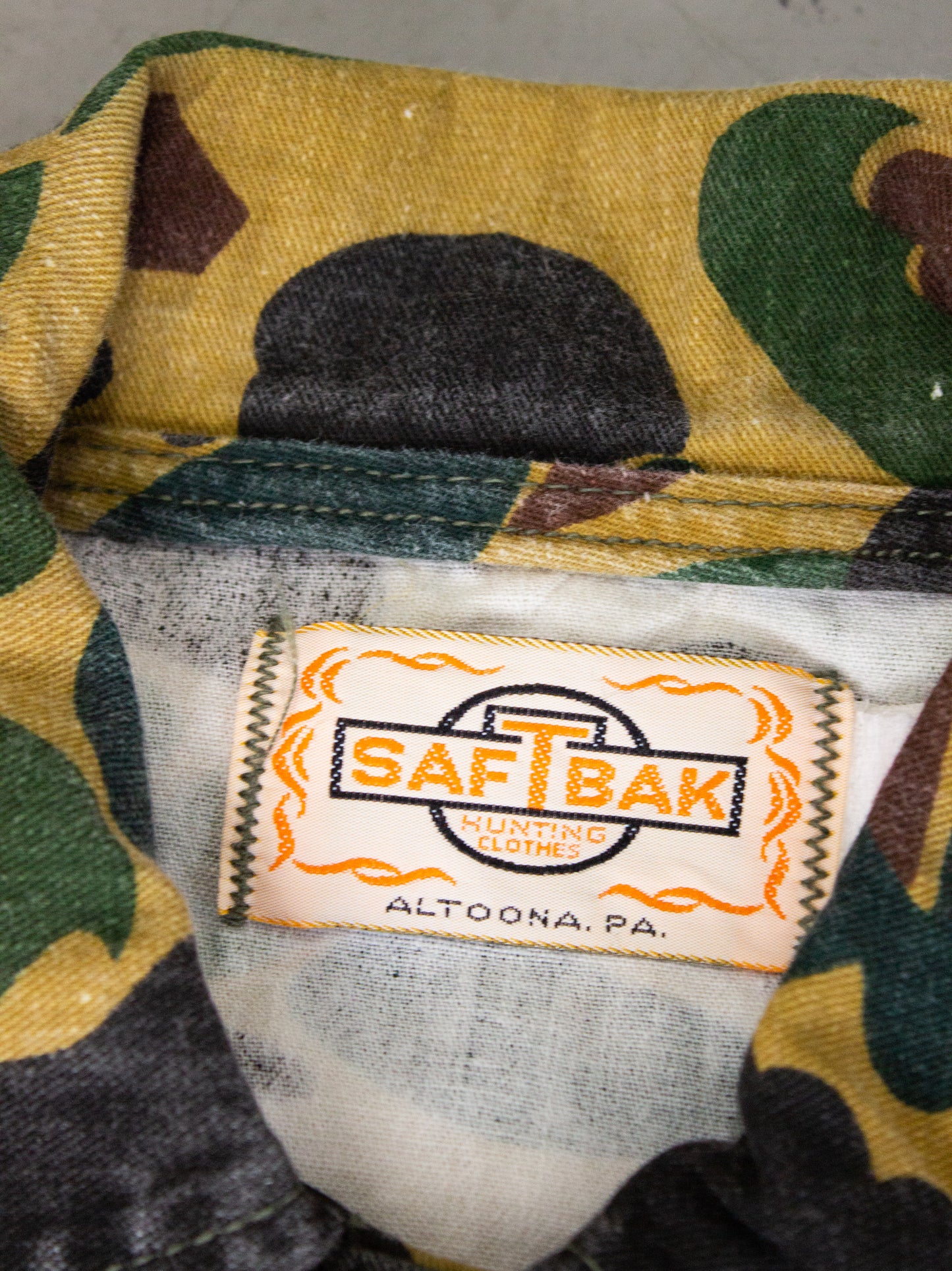 1970's Saftbak Camo Hunting Button Up Shirt Made in USA (Medium-Large)