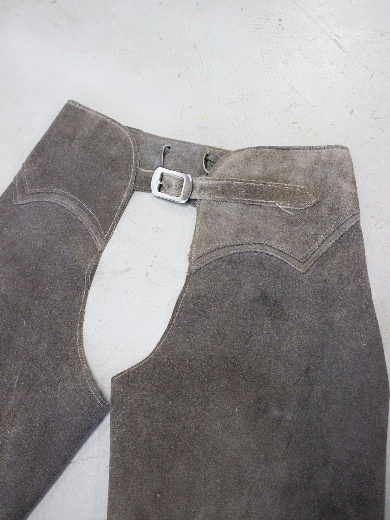 Grey Ranch Riding Chaps Vintage Grey Suede Western Cowboy Chaps (Medium) – lacaravanevintage